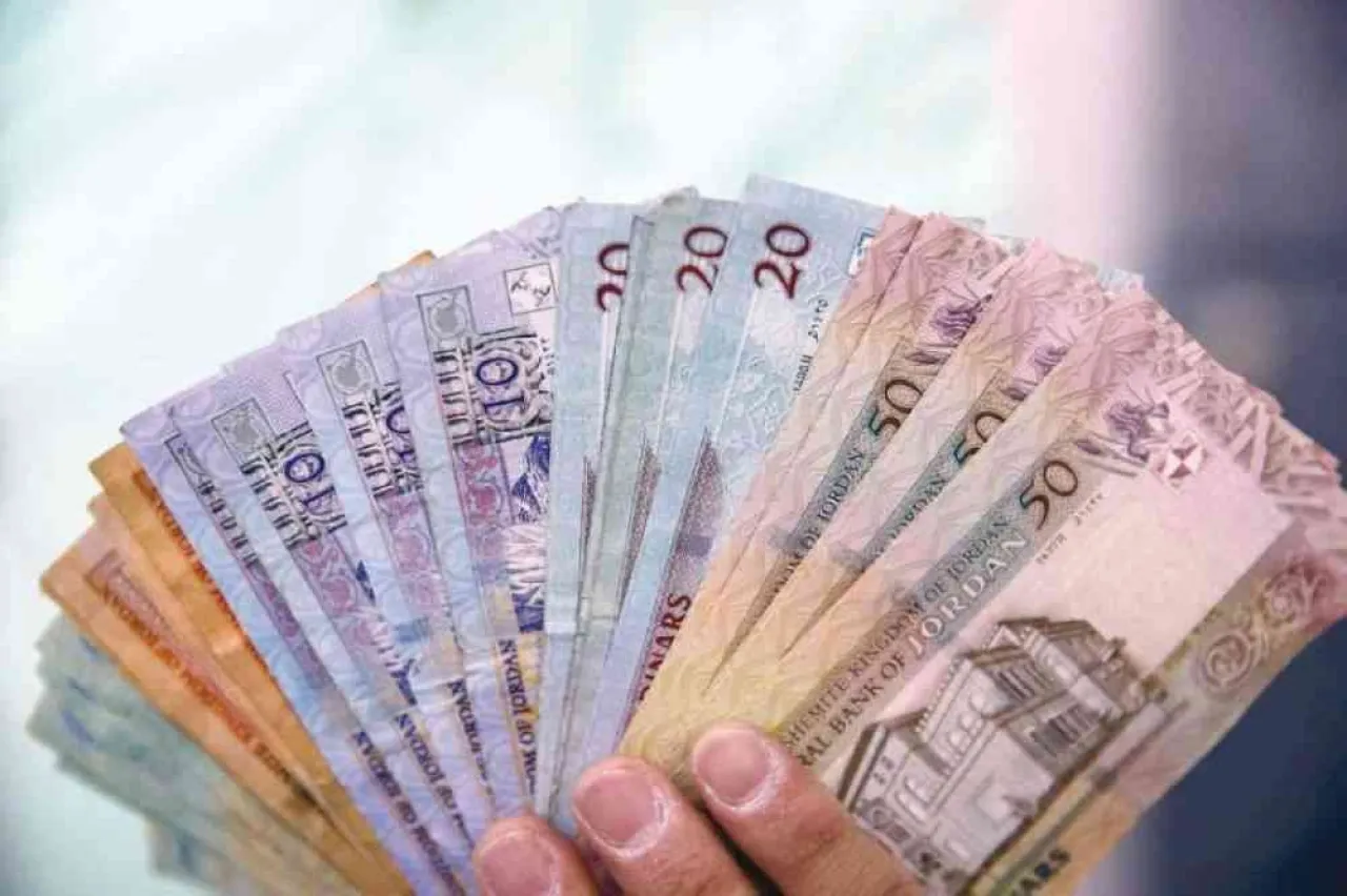 مواطن يكشف تفاصيل مثيرة عن خديعة مالية باسم الديوان الملكي وصندوق الملك عبدالله الثاني لتحذير الجميع