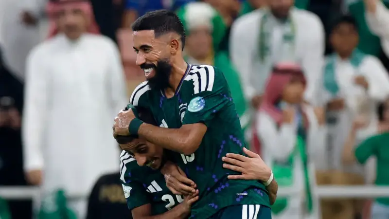 القنوات الناقلة لمباراة السعودية ضد عمان اليوم في خليجي 27 مع الموعد