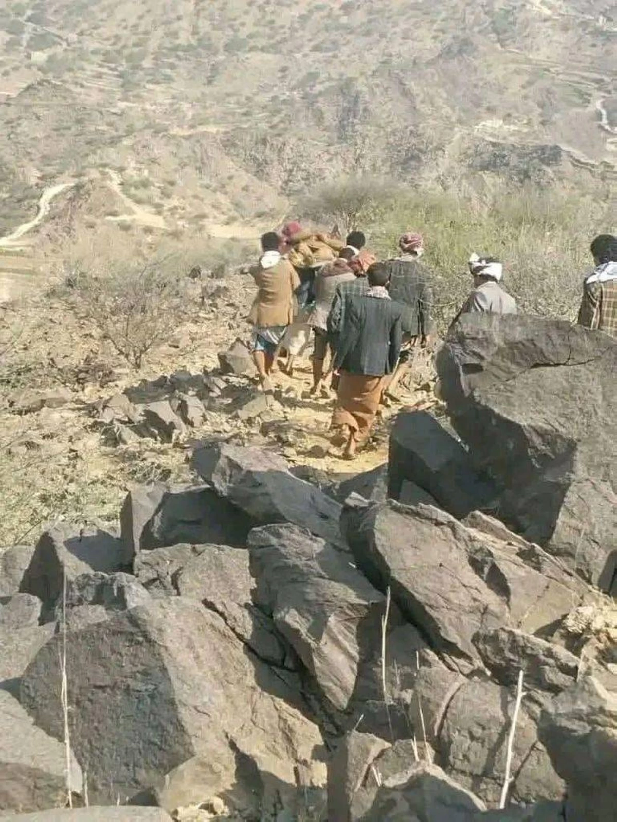 مصرع ستة أشخاص في انهيار مفاجئ لموقع للتنقيب التقليدي عن الذهب في اليمن
