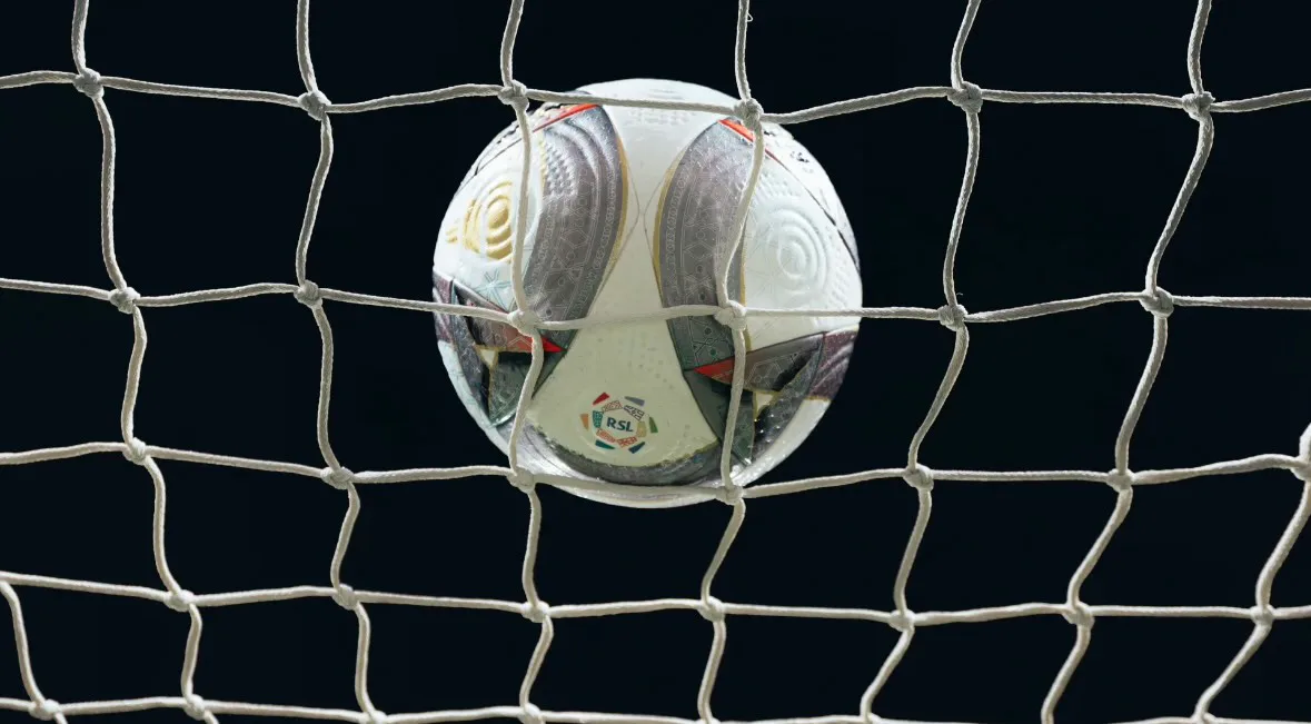 الهلال يتمسك بصدارة دوري روشن وقمة القادسية والأهلي تبرز في الجولة السادسة