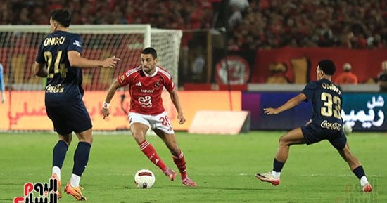 انطلاق مباراة الأهلي والزمالك في قمة الدوري المصري لكرة القدم اليوم لمتابعة صراع القمة المثير