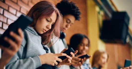 أزمة عالمية في تصنيع رقائق الذاكرة تلوح في الأفق وتهدد برفع أسعار الهواتف الذكية حتى عام 2028