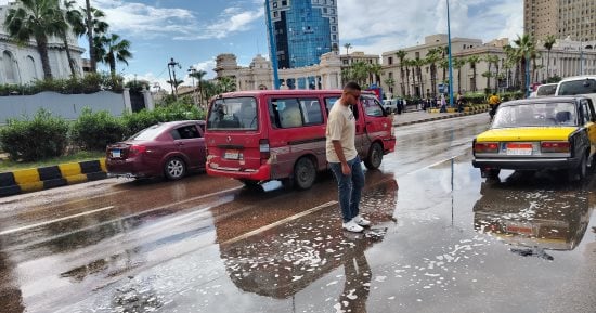 أمطار متفاوتة الشدة تتواصل على الإسكندرية وتكسو سماء عروس البحر المتوسط بالفيديو