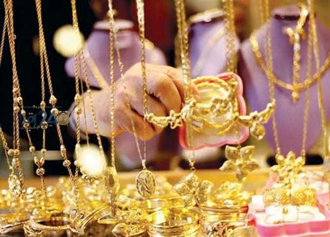 سعر الذهب العالمي يتأرجح في بداية تعاملات الأسبوع بعد عطلة نهاية الأسبوع