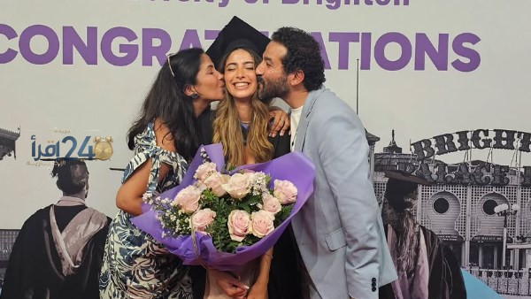 منى زكي تعاني من مرض أدى إلى فقدانها 7 أجنة قبل الحمل