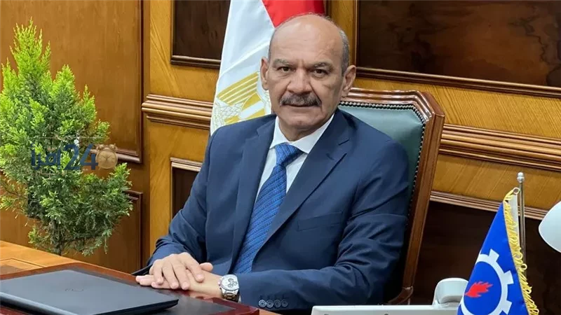 محافظ السويس يعلن رفع حالة الاستعداد لمواجهة تقلبات الطقس وتطهير قنوات تصريف مياه الأمطار