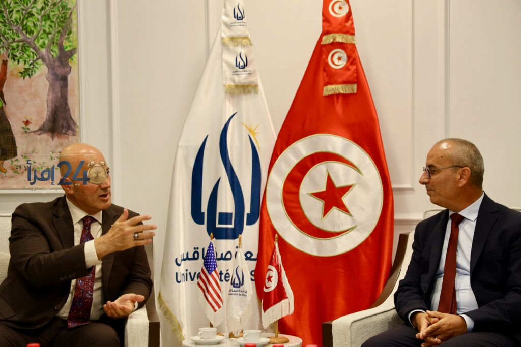 السفير الأمريكي يتوجه من الجامعة إلى الشركات في صفاقس هل ما يطمح إليه يمثل خطة لتعزيز التعاون الاقتصادي
