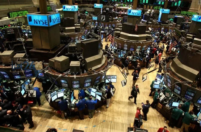 وول ستريت تفتح على ارتفاع مع تراجع أسعار النفط