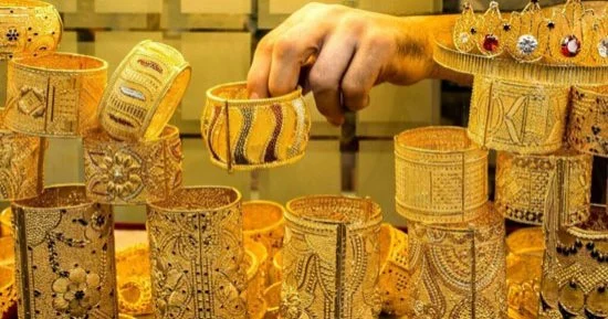 تراجع أسعار الذهب في مصر إلى 6165 جنيهًا لعيار 21 وسط ضغوط السوق العالمية