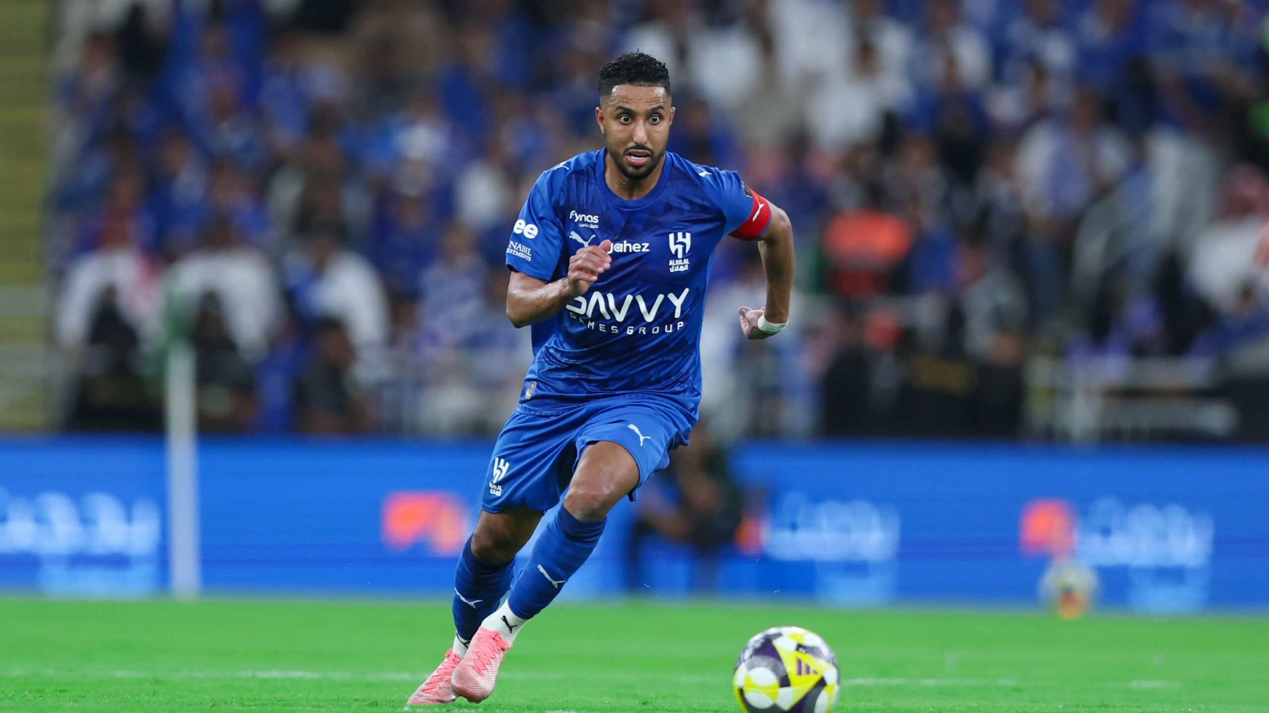 أخبار الهلال اليوم سالم الدوسري يثير المفاجأة قبل الكلاسيكو والاتحاد والاستعدادات لصفقة فنربخشه ت продолжает تثبيت موقفه و رسالة تحذير عاليةً