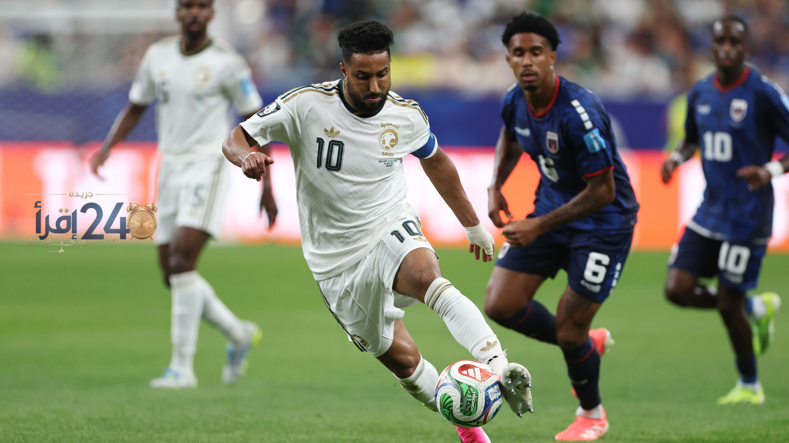 أسطورة الهلال سالم الدوسري يُتوقع أن يفقد جائزة مهمة للسبب المفاجئ