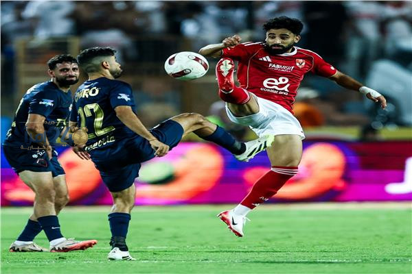 الأهلي يلاحق صدارة الدوري والزمالك يسعى لرد الاعتبار في مباراة حاسمة