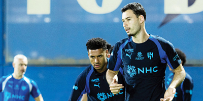 الهلال يبدأ رحلة انتقاله إلى قطر عبر الدمام استعدادًا لمواجهة مهمة