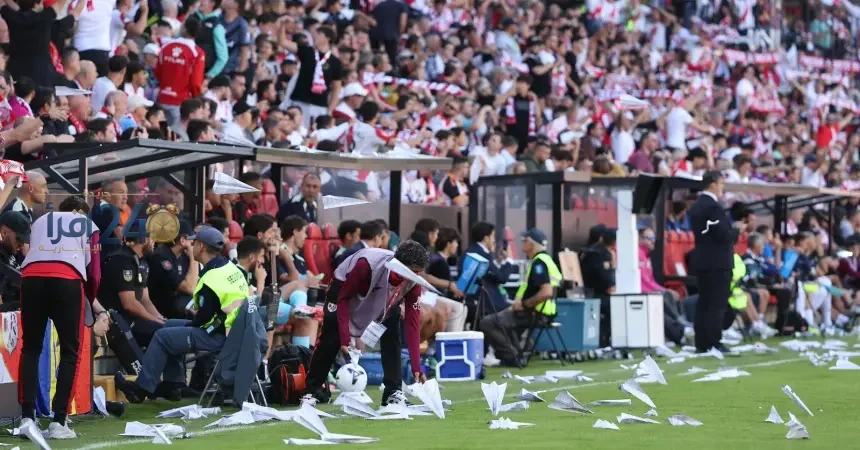 انهيار غير مسبوق في الدوري الإسباني يلغى مواجهة رايو فاييكانو وأتلتيك بيلباو بسبب الفوضى الواسعة