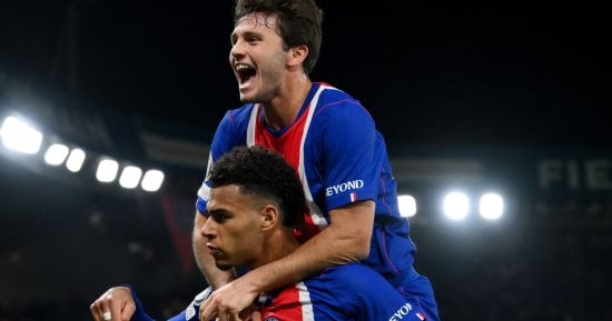 بي إس جي يتقدم 2-1 على باريس وبرشلونة في مباراة مثيرة حتى الدقيقة 72 (فيديو)