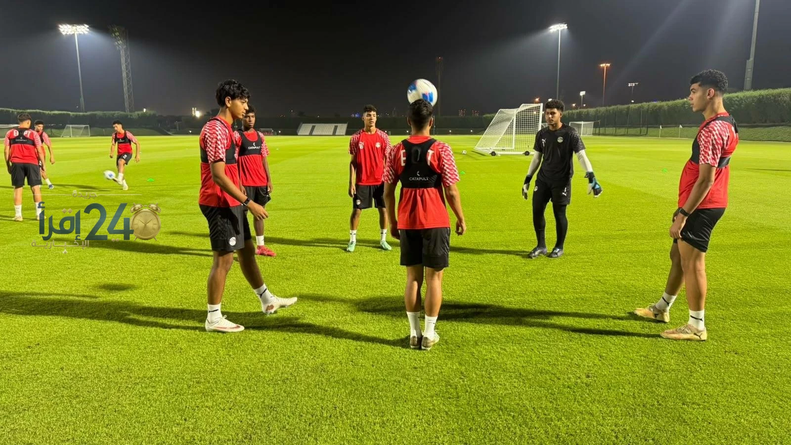 حكم مباراة مصر والكويت في كأس الخليج للناشئين يقود اللقاء بحرفية عالية ويثير اهتمام المشجعين