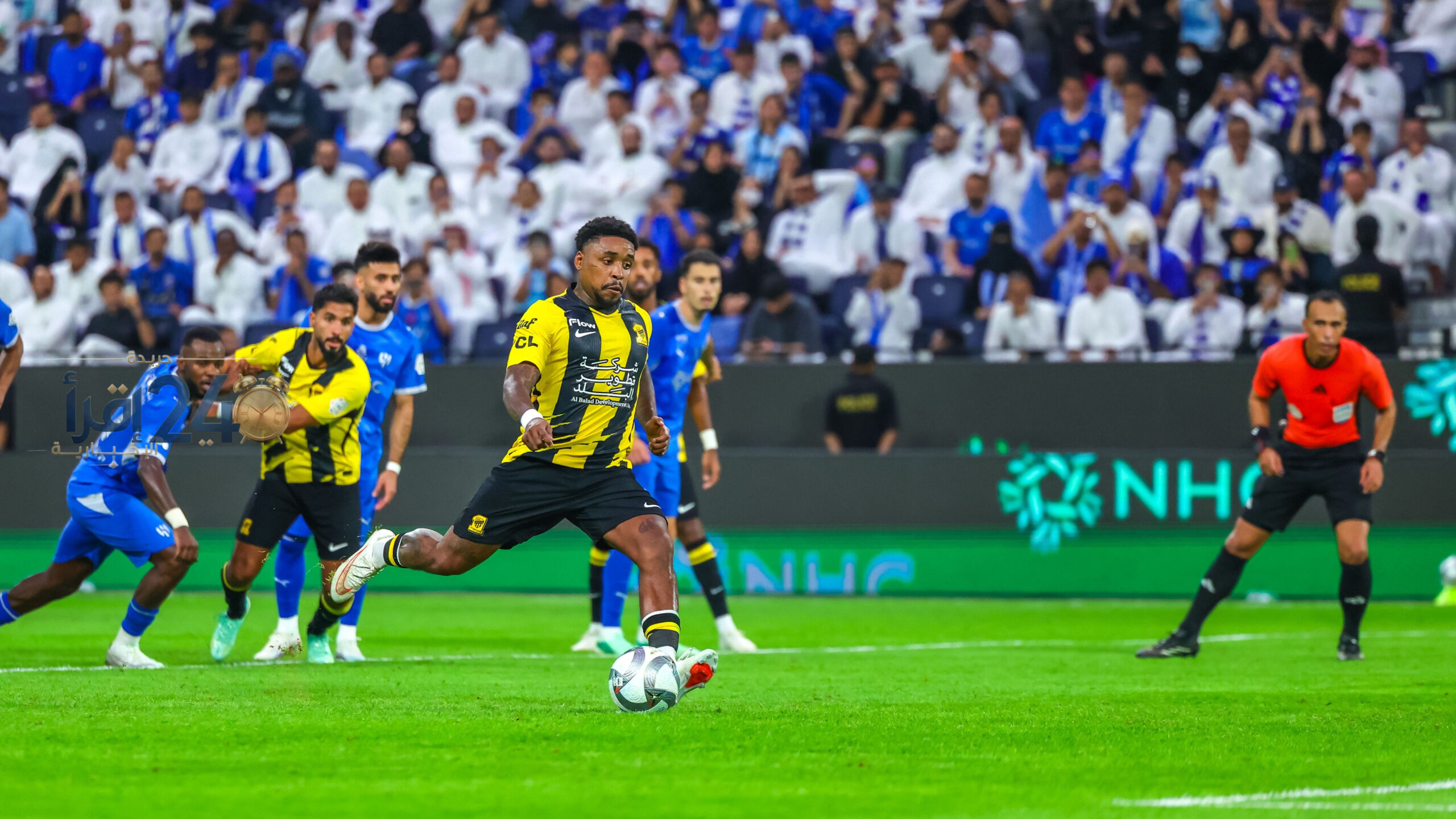 خبير يجيب: هل أفسد الطريس نكهة كلاسيكو الهلال والاتحاد وأثر على فرص الفريقين في الفوز