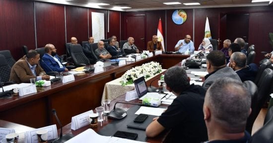 رئيس مياه الجيزة يعقد اجتماعًا موسعًا لمتابعة تحسين منظومة العمل والخدمات