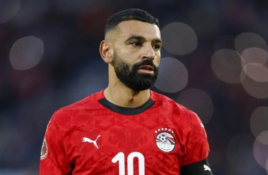 صلاح يغادر منتخب مصر مما يربك حسابات المنتخب في مواجهة التحديات الرياضية