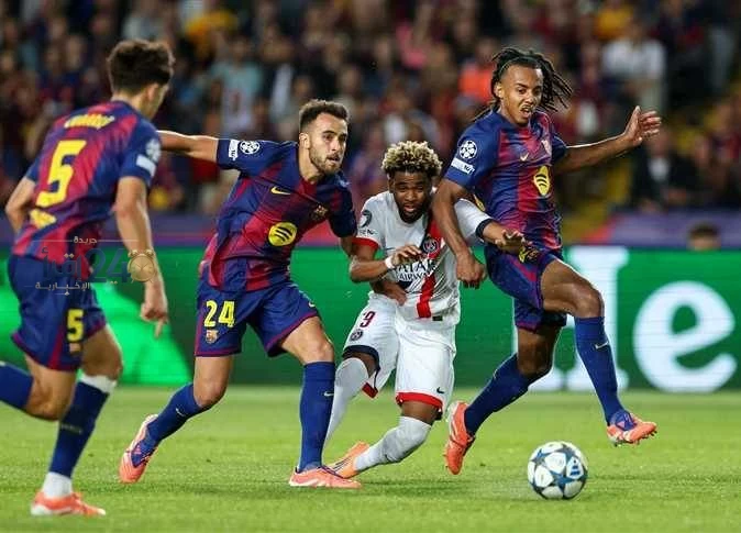 طاقم تحكيم مباراة برشلونة وباريس سان جيرمان يثير الجدل في ذروة دوري أبطال أوروبا