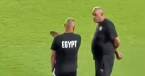 عدسة اليوم السابع تكشف تفاصيل حوار وليد بدر وإبراهيم حسن قبل مواجهة جنوب أفريقيا