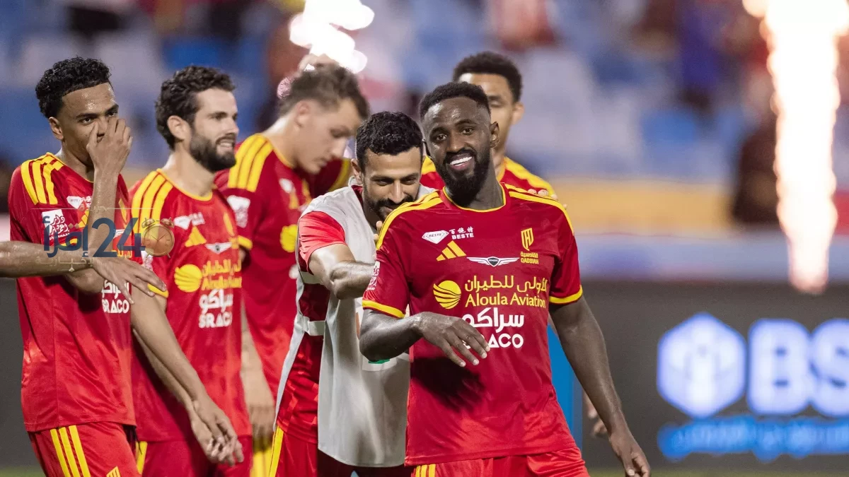 قادسية تتجه لتعيين طاقم تحكيم أجنبي لمباراة الهلال في قمة دوري روشن