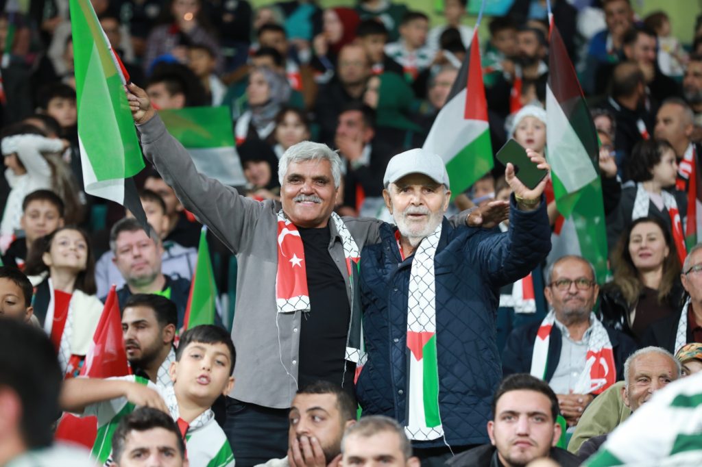 مباراة فلسطين وقونيا سبور تقترب من الحسم النهائي على أرض الوطن