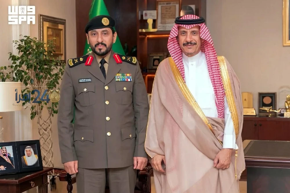 محافظ حفر الباطن يكرم مدير الشرطة برتبة جديدة ويشيد بجهوده في تعزيز الأمن وتطوير الخدمات الشرطية