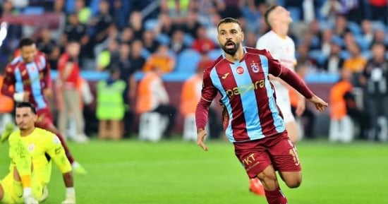 محمد صلاح يغادر إنجلترا للانضمام لتدريبات طرابزون سبور ويثير اهتمام الجماهير