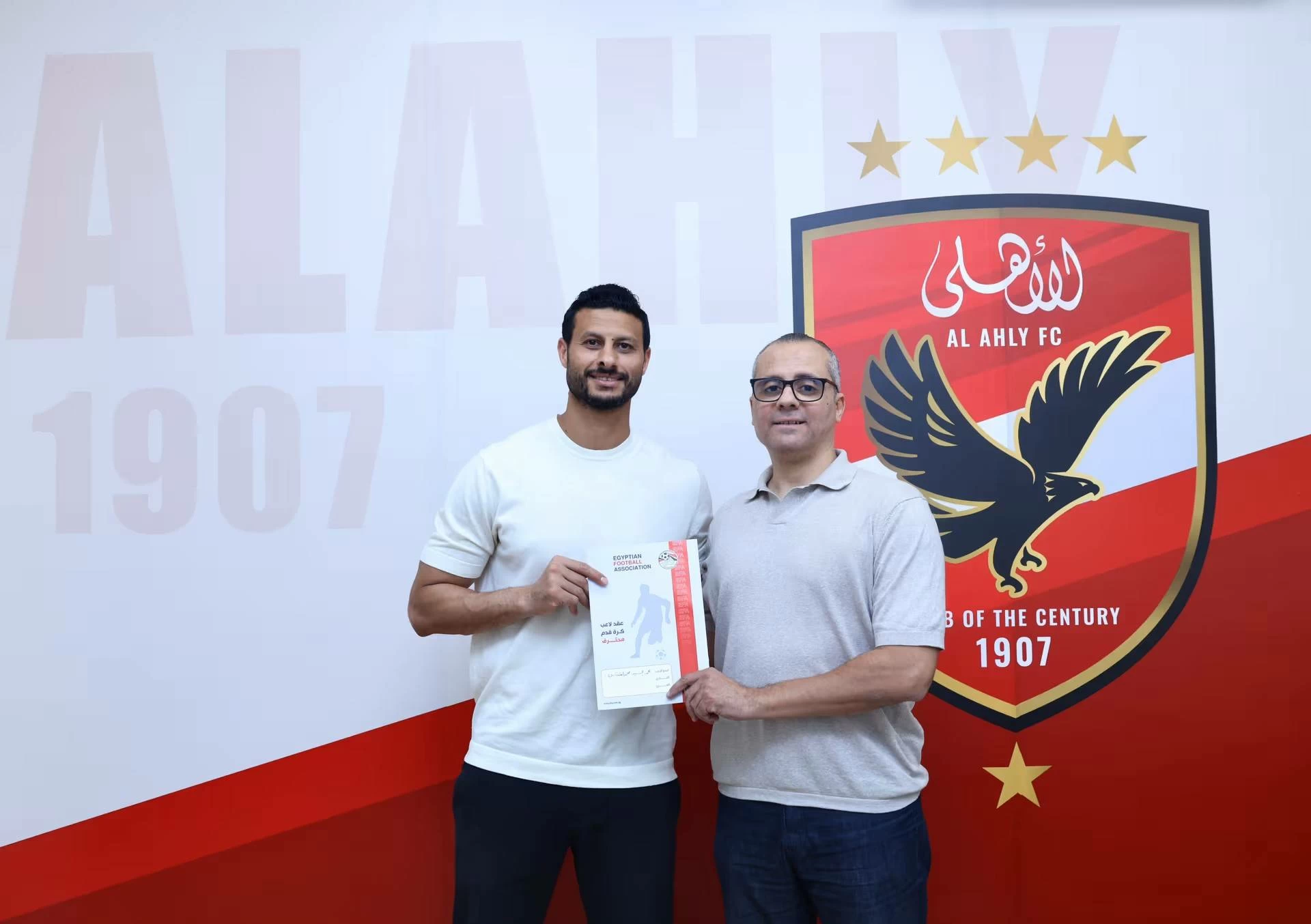 نجم الزمالك السابق يوجه تحية إعجاب واسعة للأهلي والنجم الشناوي ويؤكد استحقاقه الثناء